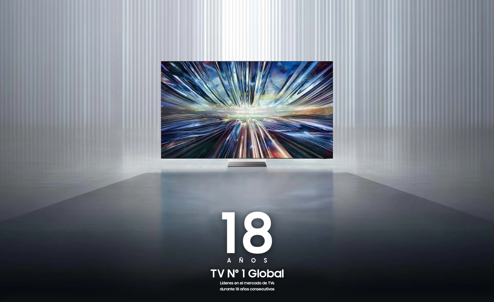 TV Samsung con IA y una imagen nítida con colores brillantes y perfecto contraste sobre un espacio gris abstracto. Justo debajo, logo representativo de los 18 años de Samsung TV como número uno a nivel mundial siendo líderes en televisores. 