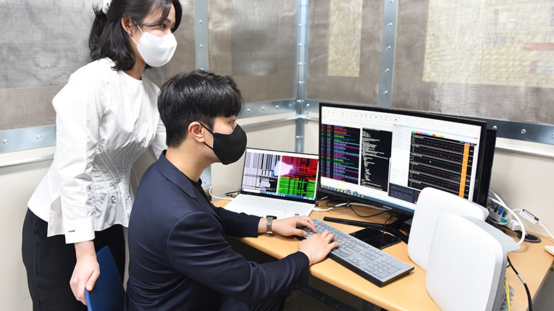 For this innovative robot service, Samsung and NAVER Cloud deployed Korea's first private 5G network in 1784 using Samsung’s latest private 5G network solutions.