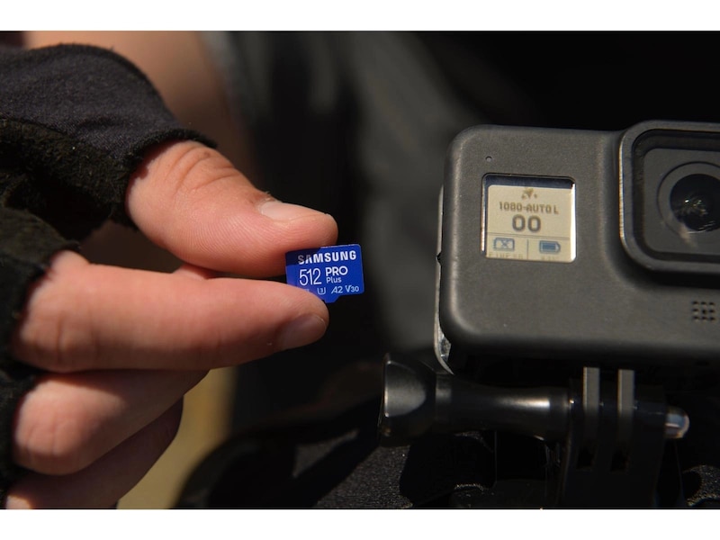 PRO Plus + Adapter microSDXC 256GB White