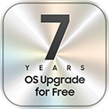 Metallisches Abzeichen mit der Aufschrift „7 Jahre kostenloses Betriebssystem-Upgrade“. 