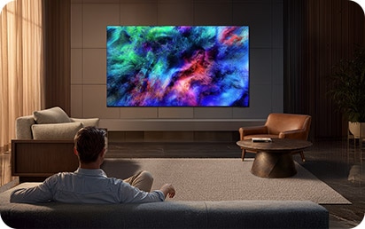 TV Samsung Micro RGB en un salón moderno.
