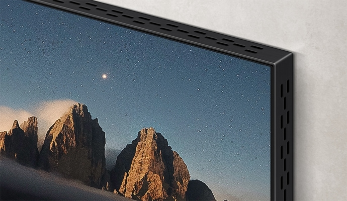Un primo piano dell'angolo di un TV con schermo Infinity, dal look minimalista con una sottile cornice.