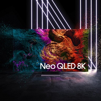 閃亮灰色的背景裡有一台 2021 85型 Neo QLED 8K 量子電視 QN900A，螢幕上顯示受 Bluemorpho 啟發的藝術藍色圖案。