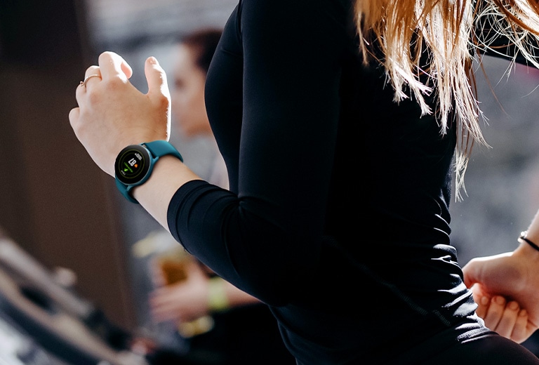 Smartwatch Samsung Galaxy Watch Active wykryje automatycznie Twój trening i go zapisze uwzględniając najistotniejsze parametry, jak przebytą trasę, puls i inne