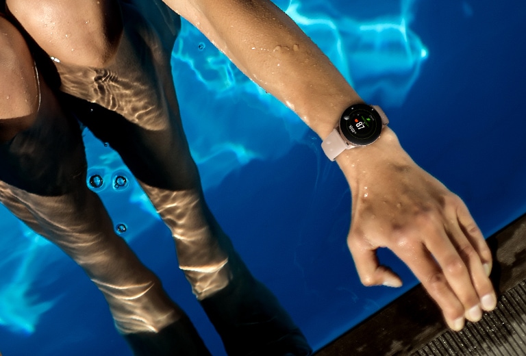 Wodoodporny smartwatch Samsung Galaxy Watch Active pomoże śledzić Ci swoją kondycję oraz postępy treningowe
