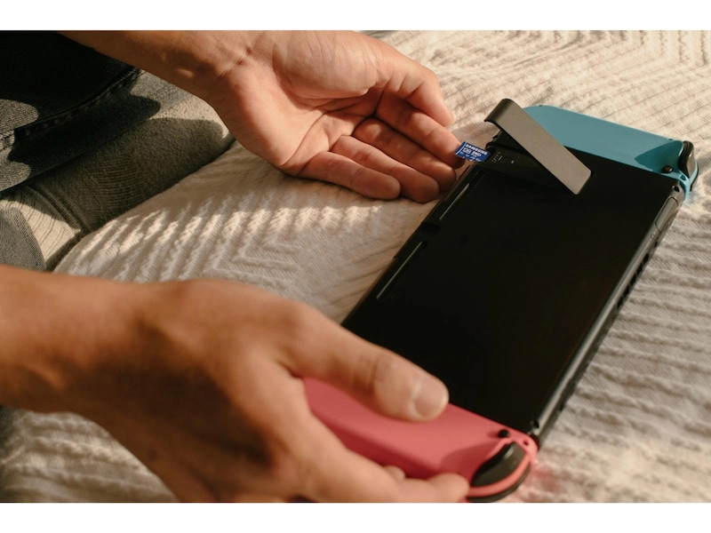 PRO Plus + Adapter microSDXC 512GB White